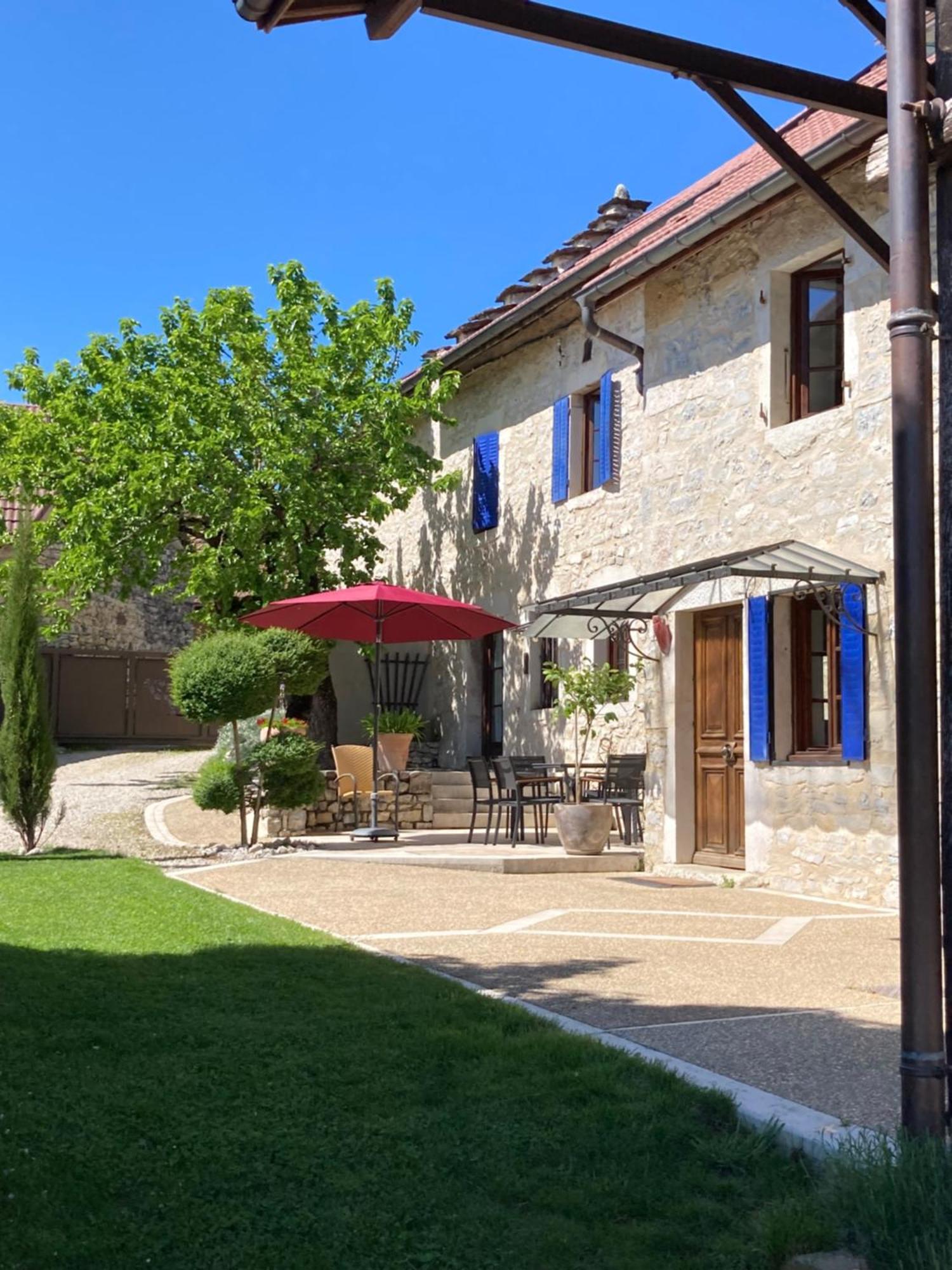 Le Clos Bo-M Marignieu エクステリア 写真